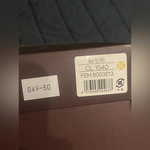 NIB: CELINE Checkered Throw Blanket w/ Triomphe Logo, Tan/White, 4' 7" × 6' 7" - Picture 6 of 7